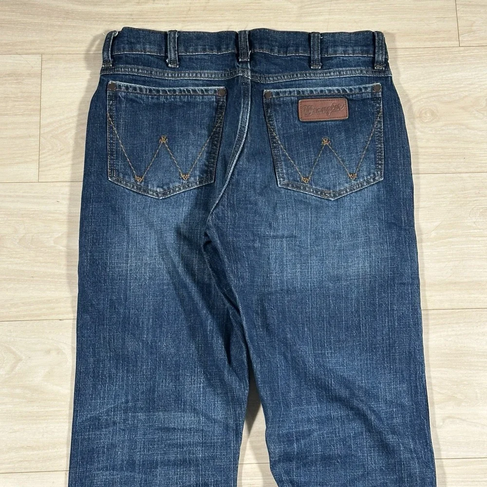 Wrangler Retro Relaxed Boot Jeans Mens 31x32 Denim Bootcut Cowboy Workwear Faded